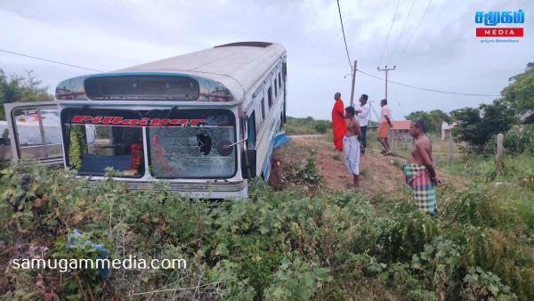 தமிழர் பகுதியில் இடம்பெற்ற கோர விபத்துகள் - எட்டு பேர் காயம்! - ஒருவரின் கால் துண்டிப்பு! samugammedia 